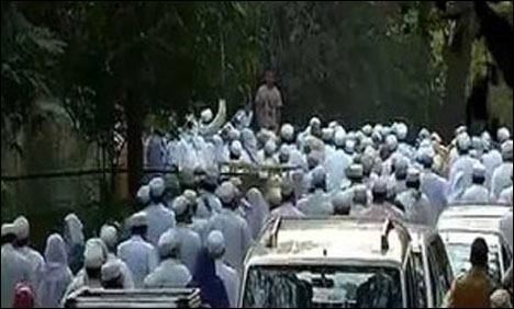 داؤدی بوہرہ کے پیشوا سیدنا برہان الدین کے جلوس جنازہ میں بھگدڑ‘‘18افراد ہلاک